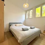 Beautiful 2 Bedroom In Downtown Apartment *