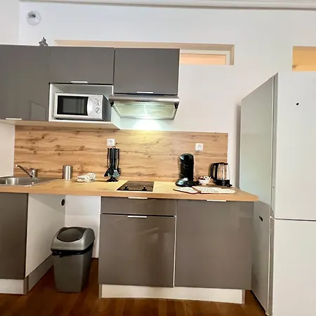 דירה Beautiful 2 Bedroom In Downtown *