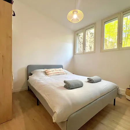 Beautiful 2 Bedroom In Downtown דירה *