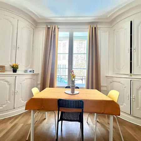 דירה Beautiful 2 Bedroom In Downtown