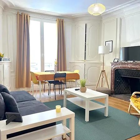 Beautiful 2 Bedroom In Downtown *